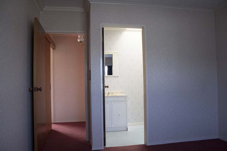 Photo of property in 5b Mclellan Street, Tawa, Wellington, 5028