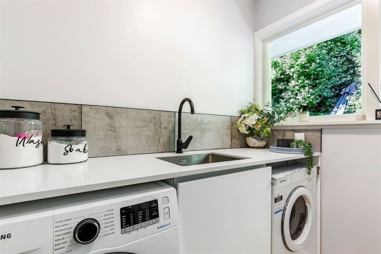 Photo of property in 70 Woodbury Street, Russley, Christchurch, 8042