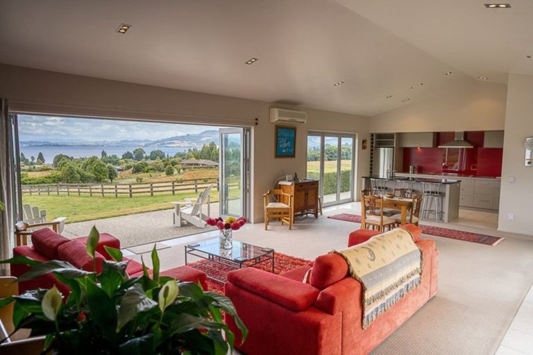 Photo of property in 11 Atkins Lane, Hamurana, Rotorua, 3097