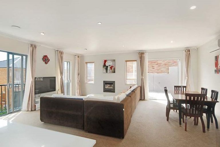 Photo of property in 13 Horizon View Road, Oteha, Auckland, 0632