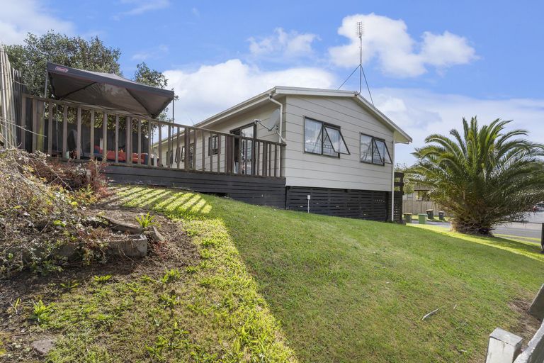 Photo of property in 2/11 Bluewater Place, Wattle Downs, Auckland, 2103