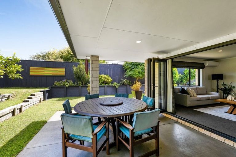 Photo of property in 28 Paynters Avenue, Strandon, New Plymouth, 4312