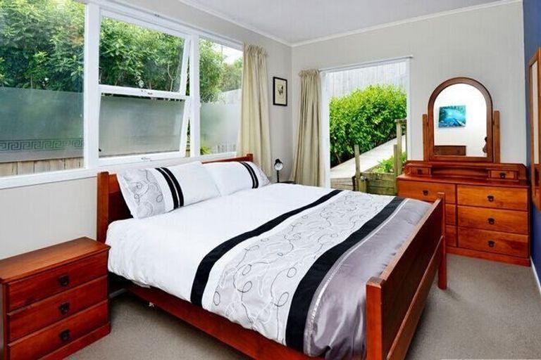Photo of property in 50 Heathcote Road, Castor Bay, Auckland, 0620