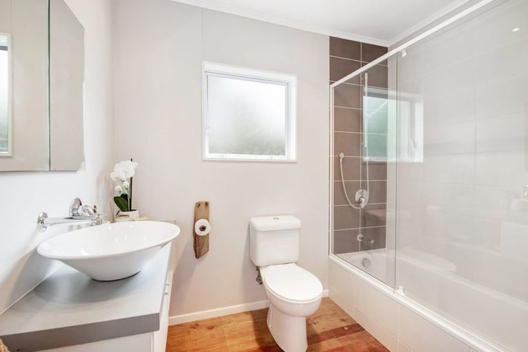 Photo of property in 16 Ross Crescent, Orewa, 0931