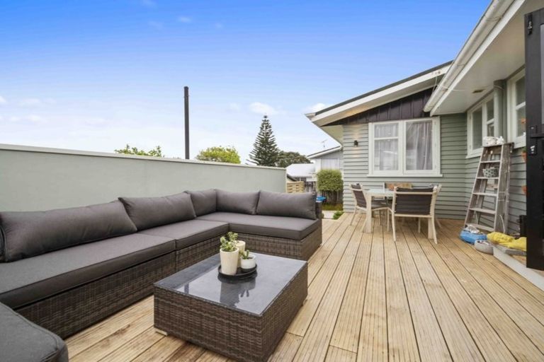 Photo of property in 28 Grenville Street, Marfell, New Plymouth, 4310