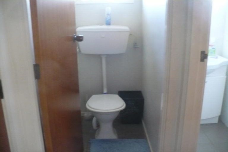 Photo of property in 2/1b Divich Avenue, Te Atatu South, Auckland, 0610