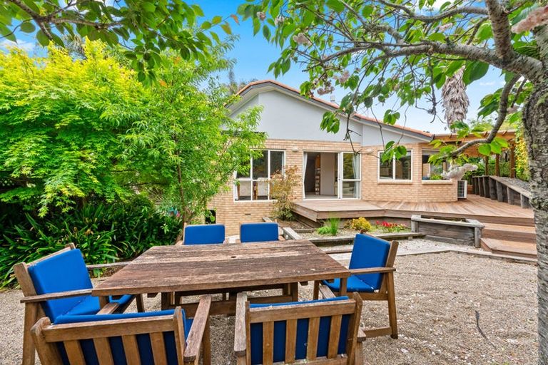 Photo of property in 12 Stonedge Lane, Rosedale, Auckland, 0632