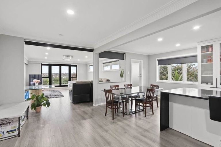 Photo of property in 64 Astley Avenue, New Lynn, Auckland, 0600