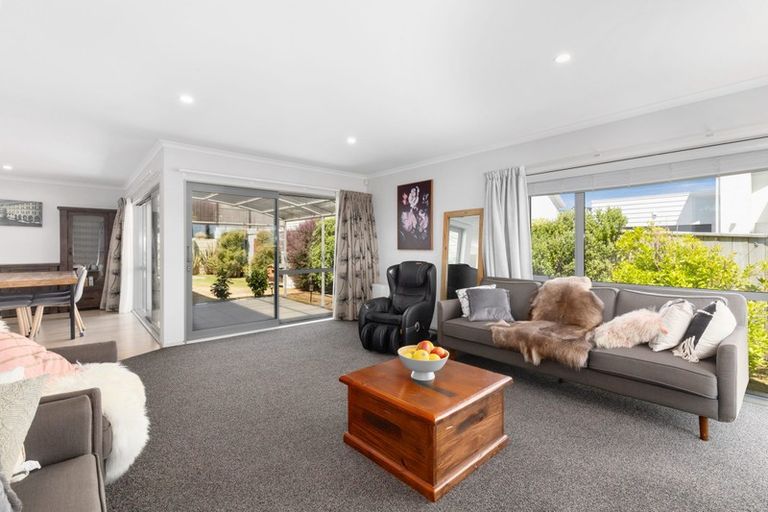 Photo of property in 6 Grace Cove, Aotea, Porirua, 5024