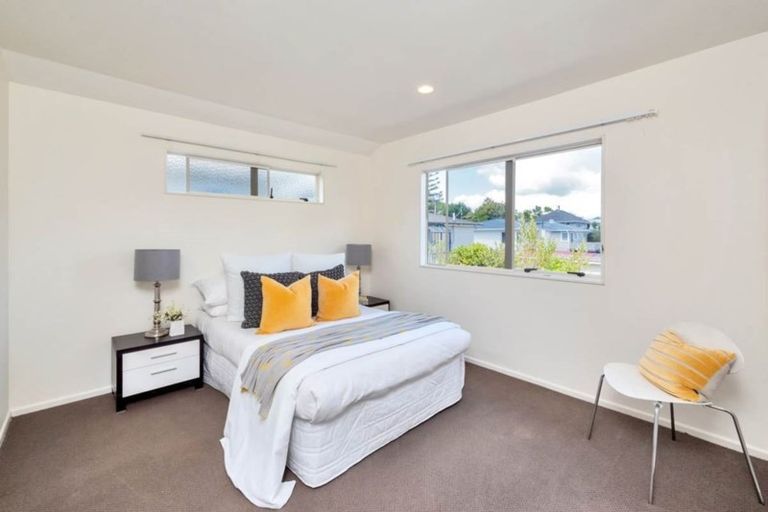 Photo of property in 2/41 Selwyn Crescent, Forrest Hill, Auckland, 0620