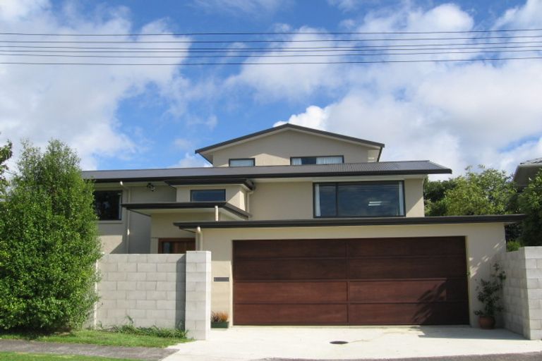 Photo of property in 830 East Coast Road, Oteha, Auckland, 0630