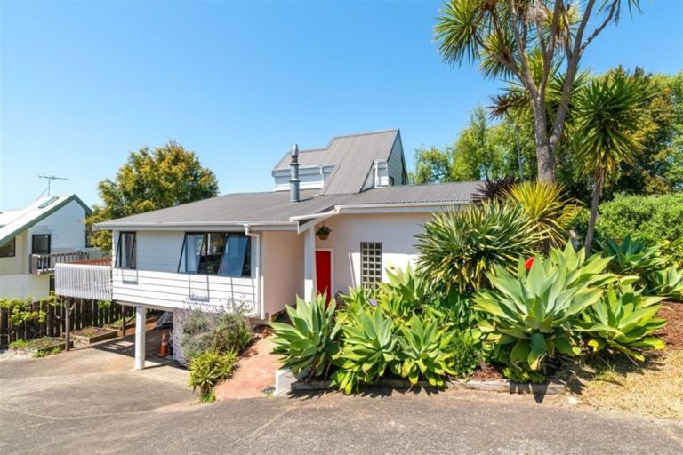 Photo of property in 1/141 Weatherly Road, Torbay, Auckland, 0630