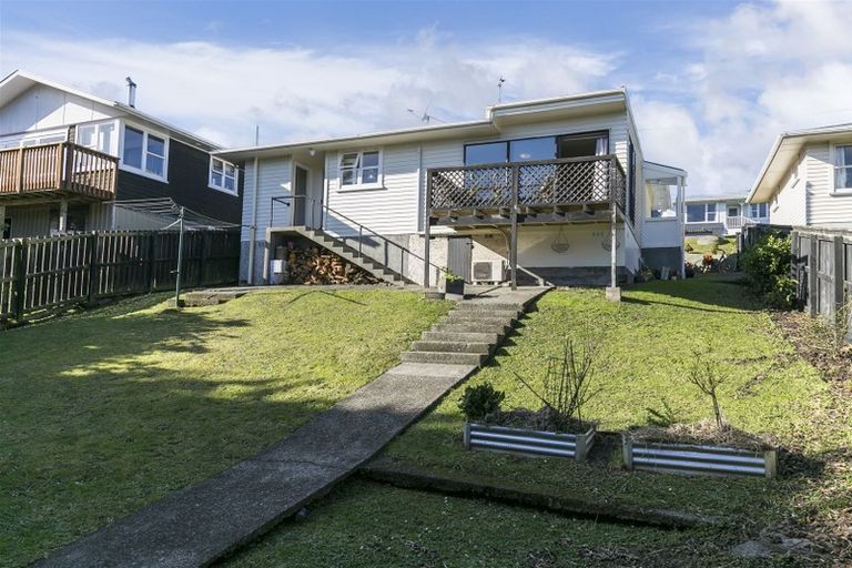 Photo of property in 21 Lynda Avenue, Paparangi, Wellington, 6037