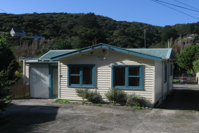 Photo of property in 30a Airlie Road, Plimmerton, Porirua, 5026