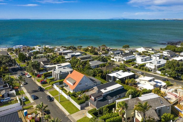 Photo of property in 17 Ocean View Road, Milford, Auckland, 0620