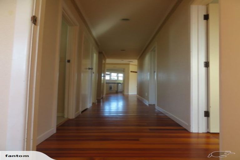 Photo of property in 1/16 Bradbury Road, Botany Downs, Auckland, 2010