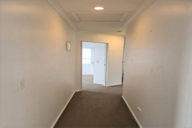 Photo of property in 28 Beauchamp Drive, Massey, Auckland, 0614