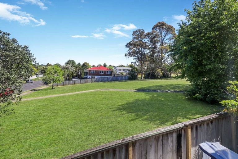 Photo of property in 5 Mirrabooka Avenue, Botany Downs, Auckland, 2010