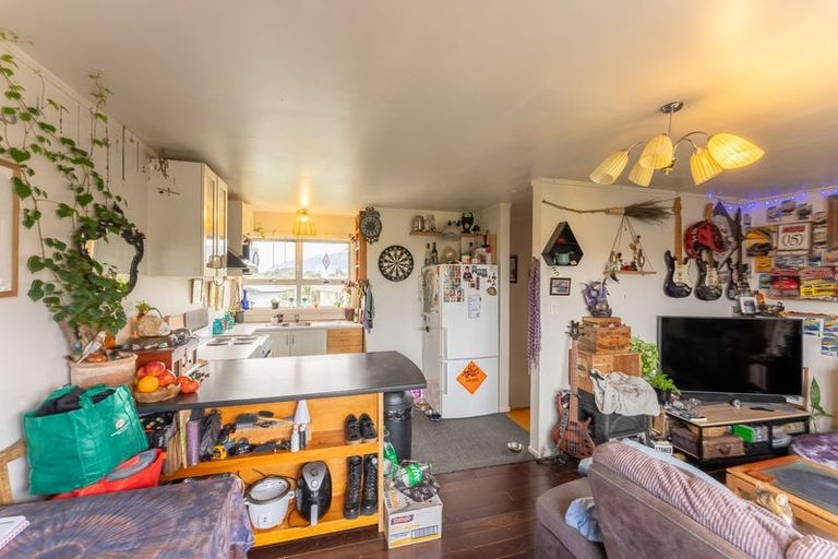 Photo of property in 20 Eruini Street, Waikanae Beach, Waikanae, 5036