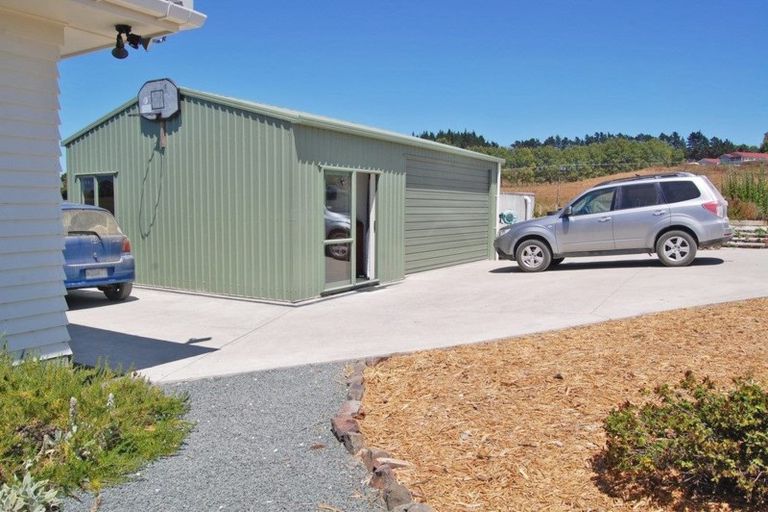 Photo of property in 31 Ranganui Road, Kaiwaka, 0573