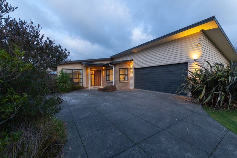 Photo of property in 39 Tennyson Avenue, Kelvin Grove, Palmerston North, 4414