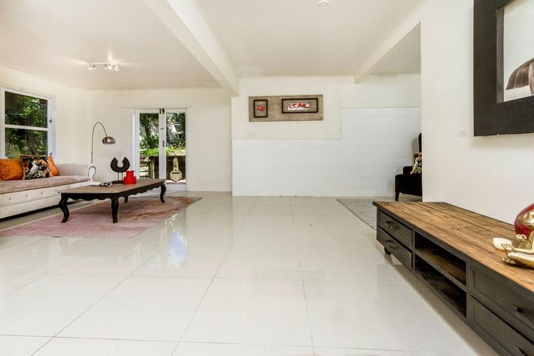 Photo of property in 70 Chivalry Road, Glenfield, Auckland, 0629