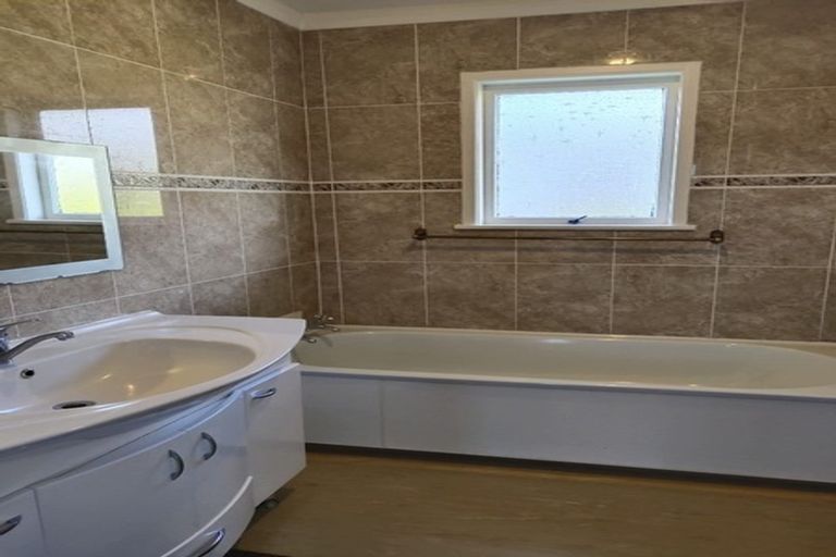 Photo of property in 33 Cherry Road, Bucklands Beach, Auckland, 2014