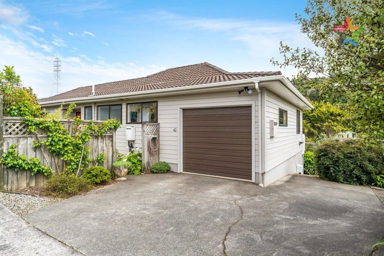 Photo of property in 42 Matuhi Street, Tirohanga, Lower Hutt, 5010