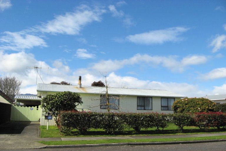 Photo of property in 12 Rimu Street, Levin, 5510