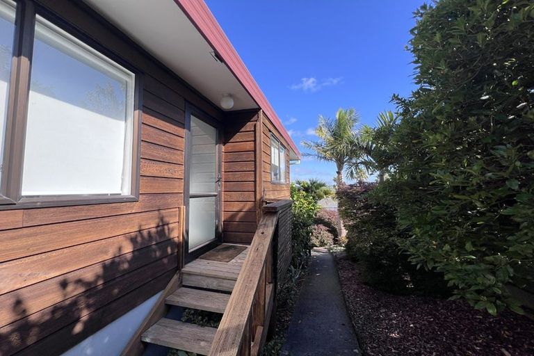 Photo of property in 14 Royalty Rise, Red Beach, 0932