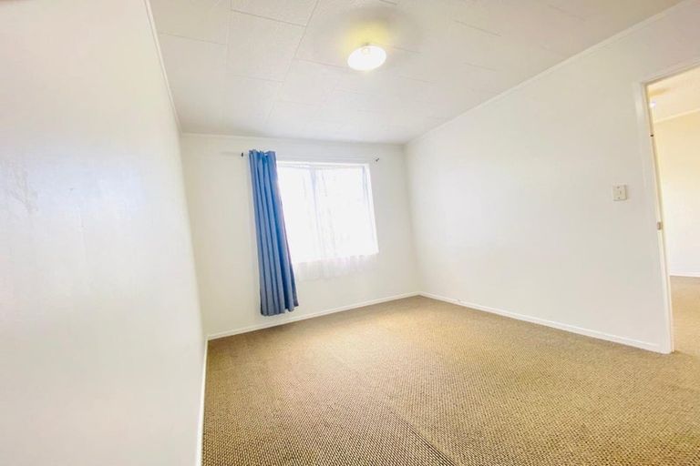 Photo of property in 2 Hobman Place, Manurewa, Auckland, 2102