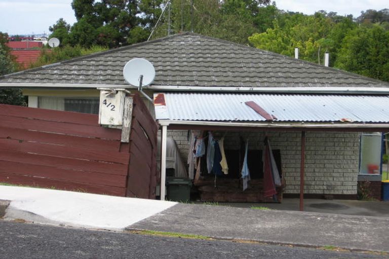 Photo of property in 1/4 Lambrown Drive, Totara Vale, Auckland, 0629