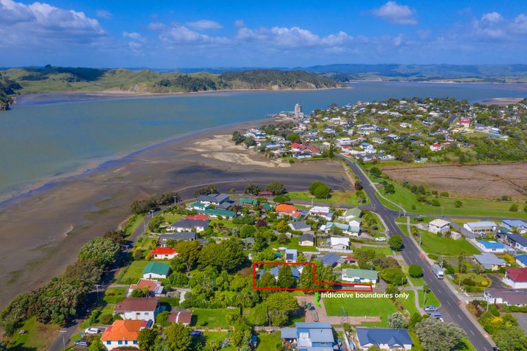 Photo of property in 42a Wallis Street, Raglan, 3225