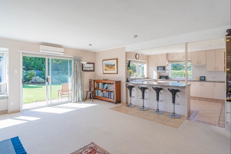 Photo of property in 113 Field Way, Waikanae Beach, Waikanae, 5036