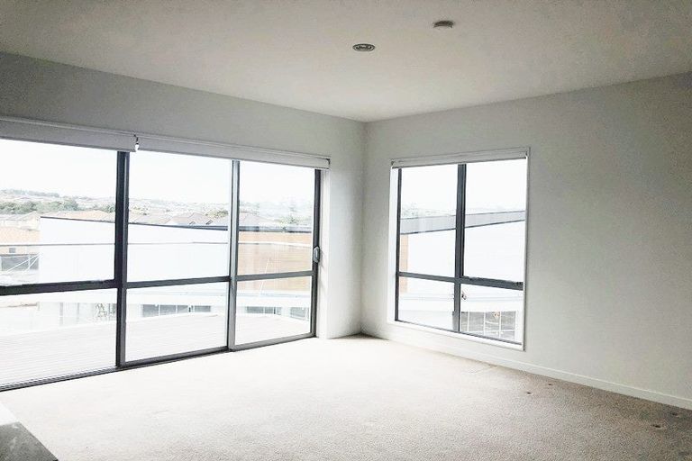 Photo of property in 7/136g Stancombe Road, Flat Bush, Auckland, 2016