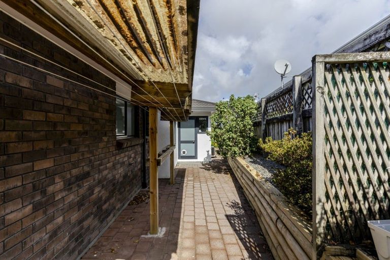 Photo of property in 15 Sandel Rise, Merrilands, New Plymouth, 4312