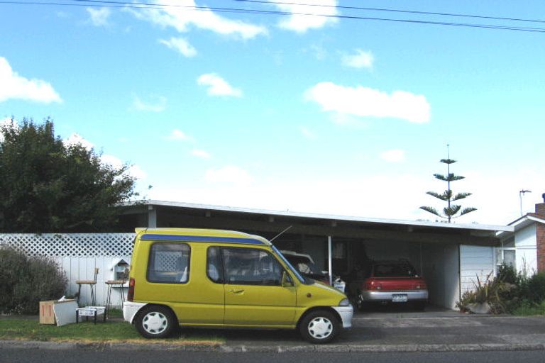 Photo of property in 1/91 Exmouth Road, Northcote, Auckland, 0627