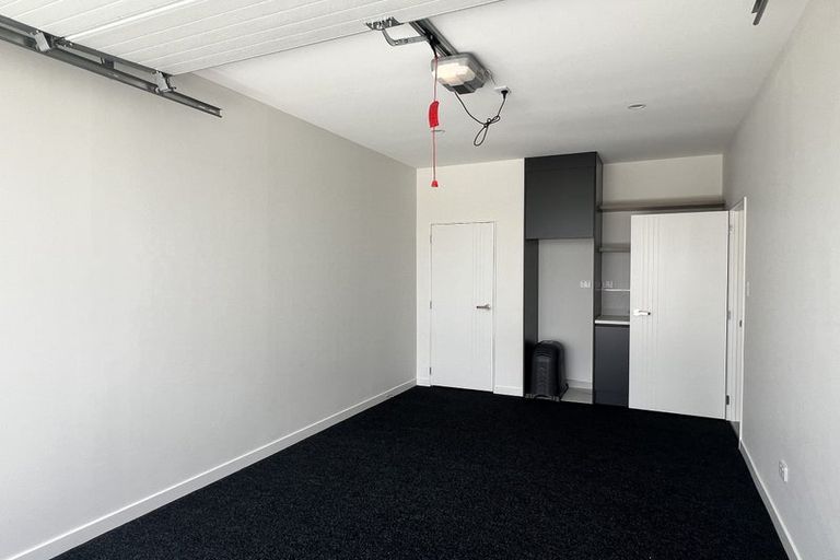 Photo of property in 28 Neretva Avenue, Massey, Auckland, 0614