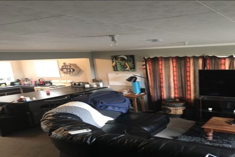 Photo of property in 32a Cheltenham Terrace, Newlands, Wellington, 6037