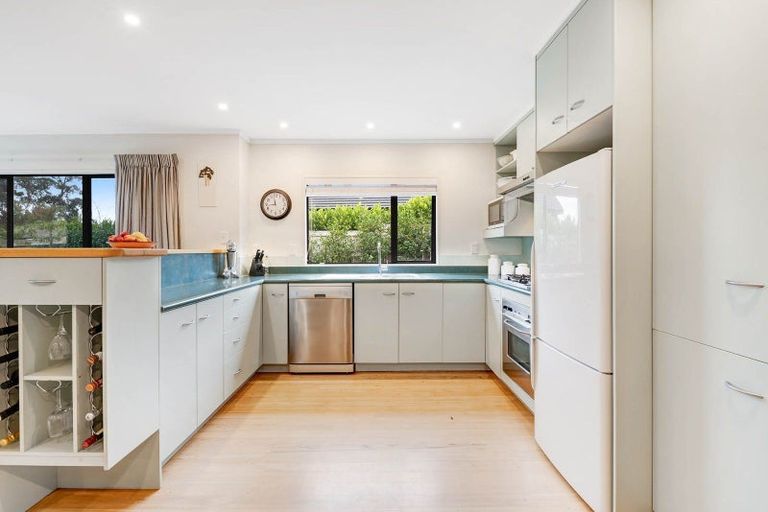 Photo of property in 20 Otanerua Road, Hatfields Beach, Orewa, 0931