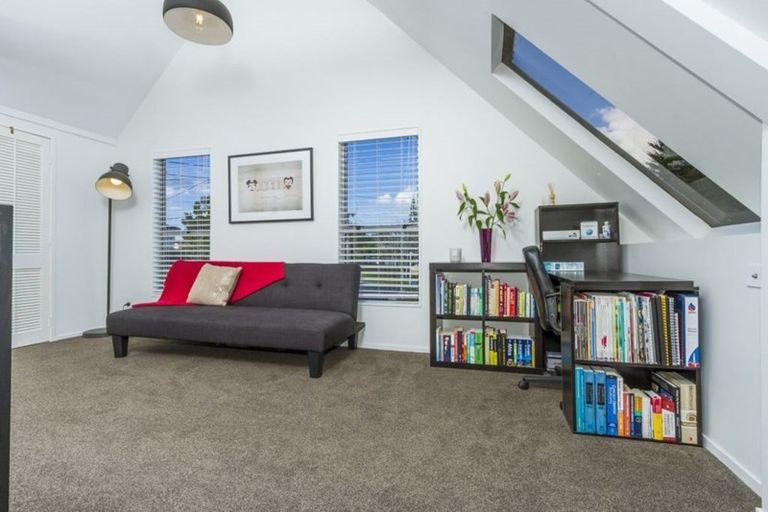 Photo of property in 2/37 Cassino Street, Bayswater, Auckland, 0622