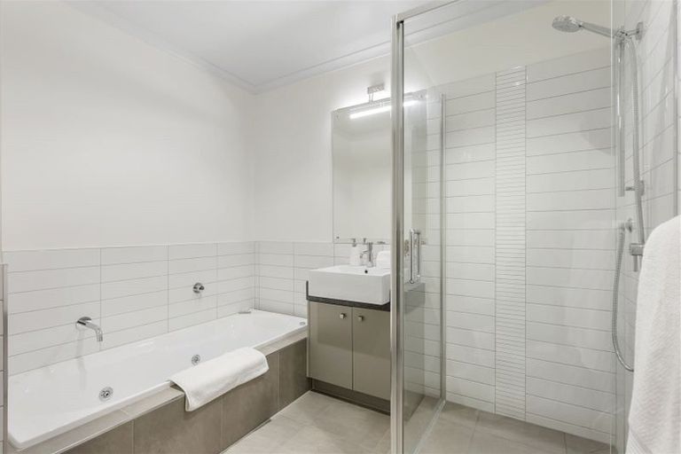 Photo of property in 7 Tranquility Rise, Mellons Bay, Auckland, 2014