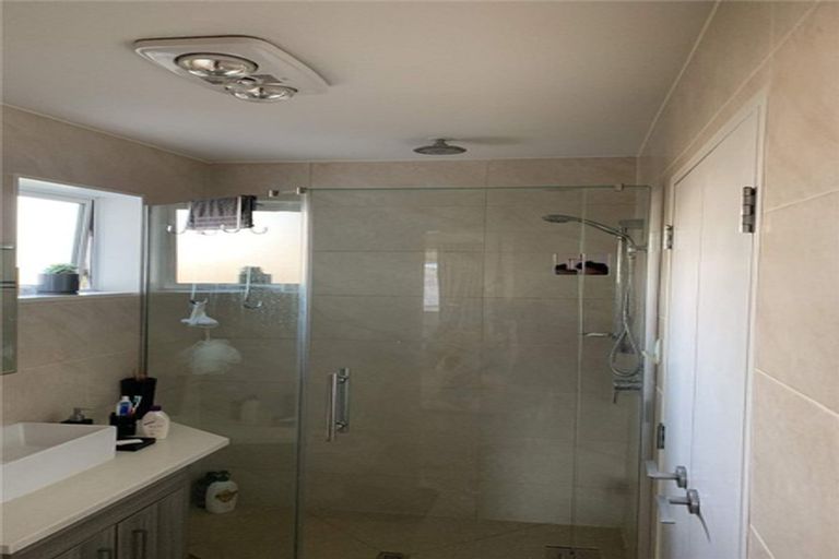 Photo of property in 28 Mantra Road, Massey, Auckland, 0614