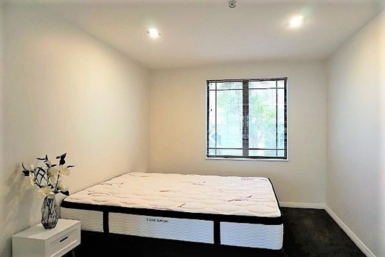 Photo of property in St James Courts, 4/77 Gloucester Street, Christchurch Central, Christchurch, 8013