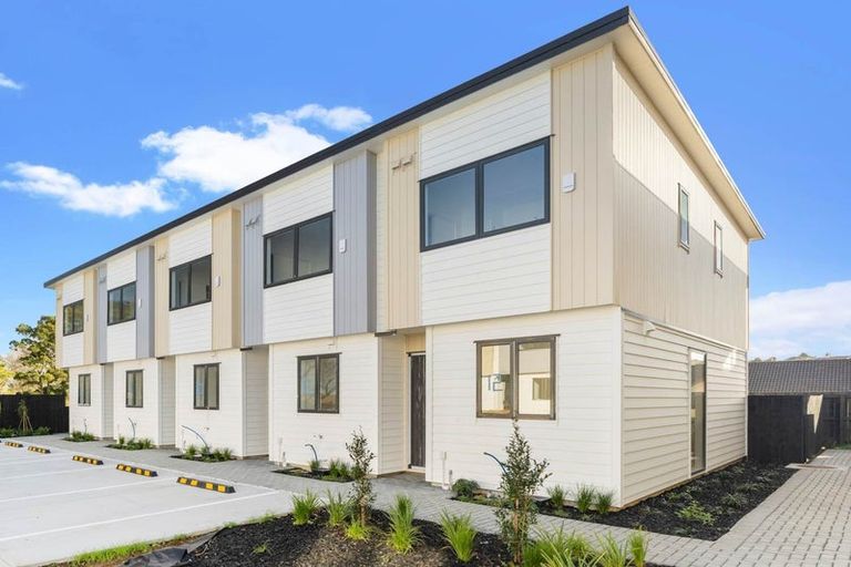 Photo of property in 5/101 Botany Road, Botany Downs, Auckland, 2010