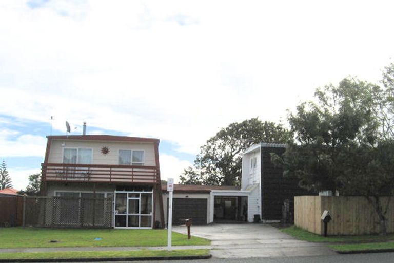 Photo of property in 2/2 Pakuranga Road, Howick, Auckland, 2010