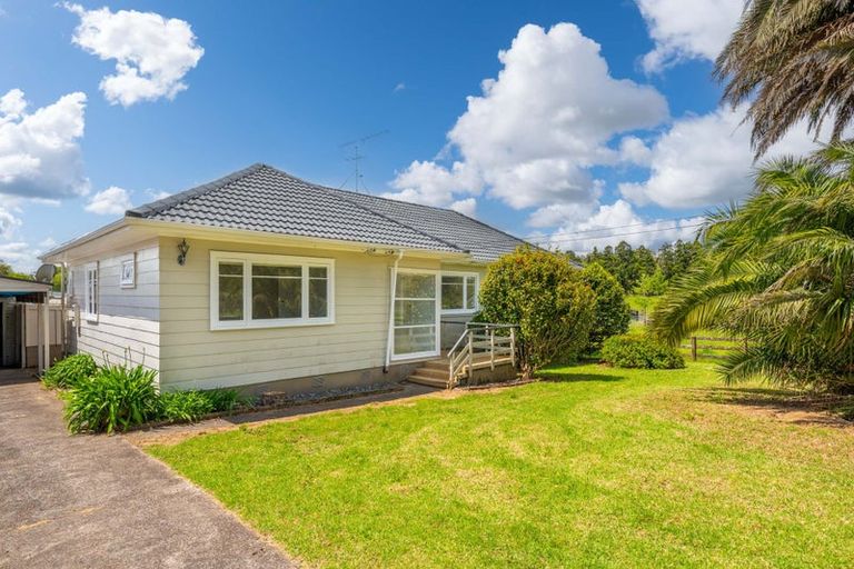 Photo of property in 38 Farrand Road, Kumeu, 0891