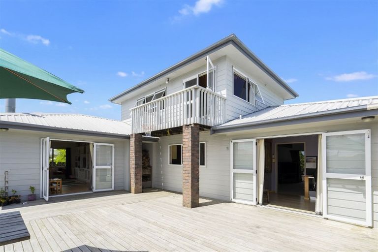Photo of property in 8 Darcy Place, Massey, Auckland, 0614
