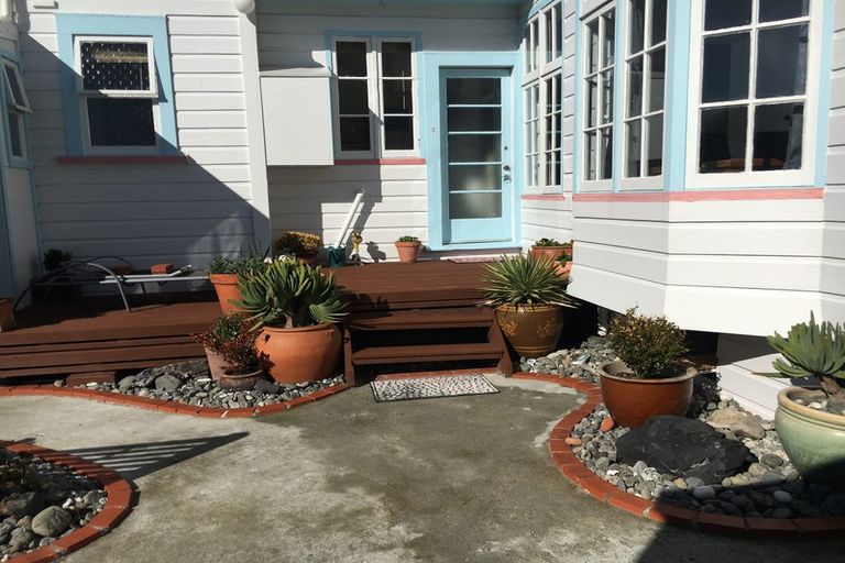 Photo of property in 71 Pirie Street, Mount Victoria, Wellington, 6011