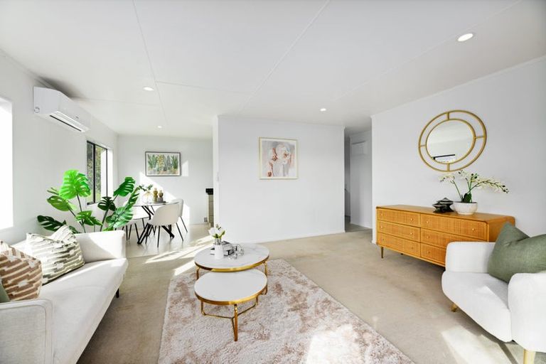 Photo of property in 2/33 Lavelle Road, Henderson, Auckland, 0612